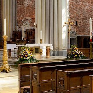 Altar und Vierung. © Benedikt Prügl